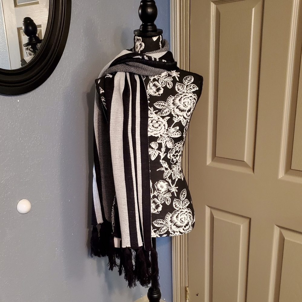 🖤NWT WOMENS SCARF "California"